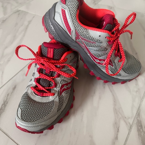 Women’s Saucony Tennis Shoes - Picture 3 of 7